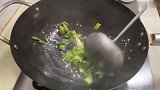 大蒜辣椒炒腊肉的家常做法，原汁原味，农家味十足