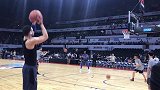 NBA中国赛深圳站：西蒙斯赛前投篮热身 狂飙三分手感冰凉