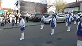 波兰女兵走正步，没忍住又回头看了一次
