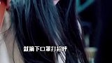 满满少女心！范冰冰穿驼色大衣时髦高级，卡通毛衣“牛气冲天”