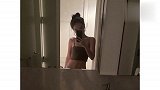 李咏18岁女儿法图麦晒近照，小蛮腰月牙纹身性感成熟