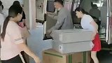 一年一度的送子鸟宝宝见面会