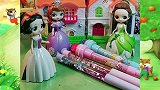 贝儿和长发都有好看的笔，白雪没有魔法师姐姐帮她变了很多