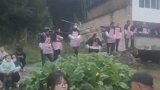 据说这是川渝爷们年末的统一着装
