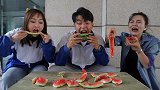 1000元一个的西瓜，你会怎么吃？老师的表现太搞笑了！