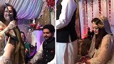 巴基斯坦：婚礼现场丈母娘赠送女婿AK47步枪，女儿面露尴尬