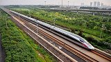 中国高铁再次提速，时速可达4百公里，外国人：中国速度无人可挡