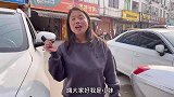 媳妇给老公买衣服，炮哥穿上帅气精神，媳妇更显老更自卑了