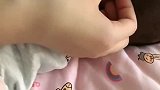防止宝宝耳朵压扁可以尝试这样做按摩