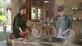 王源做炝炒莴笋，杨超越看到笑了王源没有问题莴笋叶可以吃