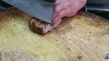 这家正宗卤水猪腩肉，肥而不腻，看师傅如何快速斩件装盘，走你！