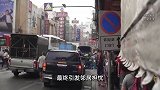 60多岁泰国老妇3次求婚44岁帅哥：必须见最后一面
