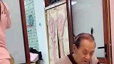 女儿对家人下毒手，给全家人扎辫子
