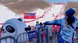 冰墩墩与志愿者斗舞名场面