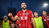 来之不易！建业终止8连败 多拉多赛后围圈激情喊话鼓励