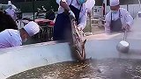 铁锅炖大鱼，这锅可真大