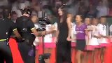 WTA-14年-李娜亮相WTA年终总决赛 穿长裙挥拍惊艳全场-新闻