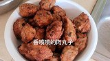 女儿送妈妈的过节礼要退回吗？七七一家过节简单吃个午饭