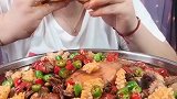 你见过这种吃竹节蛏的方法吗