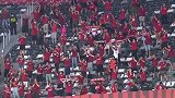 久违了！上港国安球员赛后谢场 双方球迷高举围巾