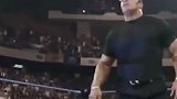 巨石强森早期WWE名场面！街头停车疯狂互殴