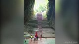 冬暖夏凉空调房！这样的山洞篮球场你羡慕吗？