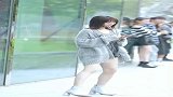 小姐姐我这里有伞，你倒是过来呀，我过去也行