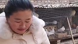 大衣嫂这么邋遢，还喜欢穿白色羽绒服，真是不适合！