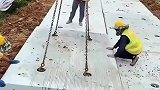 牛人铺水泥路，这能结实吗