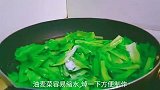 油麦菜这样做有技巧，清脆入味颜色翠绿，上桌瞬间光盘！