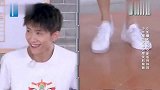 少年们模仿林妹妹有模有样，王俊凯演绎全新版林妹妹，众人爆笑