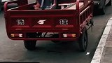 中国网友在国外街头发现国产三轮车，感慨祖国的强大
