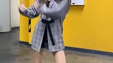 小姐姐停车场里热舞，一个字，帅就完了！