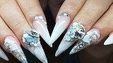 骨灰美甲?26岁女子用已逝父亲骨灰做美甲:就像他牵着我的手