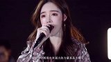 红人上台翻唱燕尾蝶，一开口惊艳全场，嘉宾直接为她爆灯