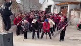 关爱老人一起摇起来 摇出美好的未来
