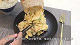 韩国人有多爱吃泡菜？早餐的煎饼都是泡菜的，配米酒那叫一个美！