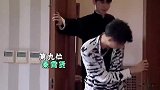 秦霄贤挑选大褂，岳云鹏心疼傻子智商三秒钟，老秦你可长点心吧！
