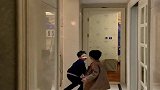 这是我拼命生下的两个祖宗，黑衣服那个，我怀疑是不是抱错了