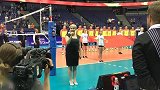 综合-17年-世界排球联赛芬兰歌手清唱中国国歌 咬字清楚声如天籁-专题
