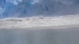 近距离看南极冰山坍塌！