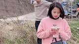 走路玩手机真的很危险