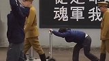 原来电影里的走路还能这样操作，幕后人员太辛苦了，干一行爱一行