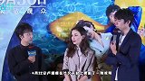 卢靖姗携韩庚外出游玩，大秀白皙美背不怕老公吃醋？