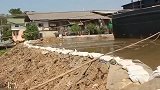 轮船这样上岸可以吗，怎么整艘船都往田里钻