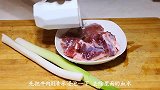 天冷了，吃一碗热气腾腾的馄饨真暖和，牛肉大葱馅，味道不错