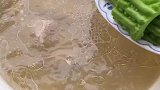 无苦瓜不夏天，这么热的天给家人安排苦瓜排骨汤，清热又解暑