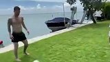 麻袋:输了能骂队友么?梅西陪爱子踢球 海滩之畔的最强队友