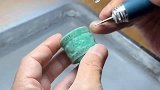 玉石做的扳指，看起来像不像是王爷戴的！