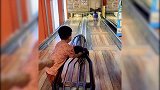 陕西西安大叔：这小孩就是个玩保龄球的天才，建议重新练号！